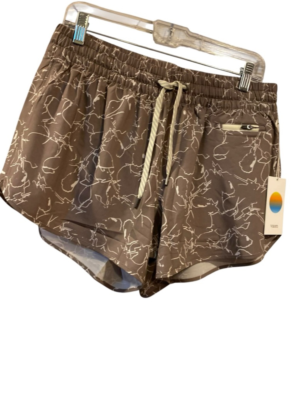 81. NWT Vuori Clementine short 2.0 SMOKY TAUPE IRIS Size L